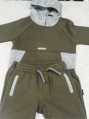 Volcom Olive Green and Heather Gray Hoodie & Joggers Set